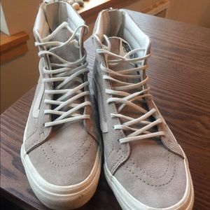 Sk8-Hi Grey Suede Vans size 7.5